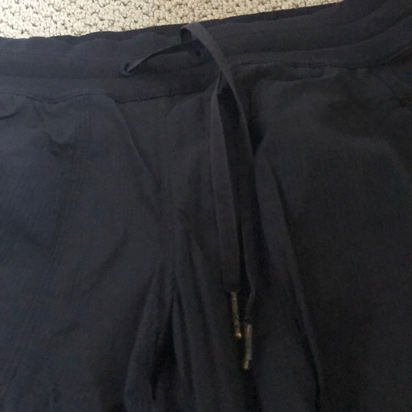 Lulu Lemon Dance Studio Pant, Size 6, Unlined - Picture 2 of 4